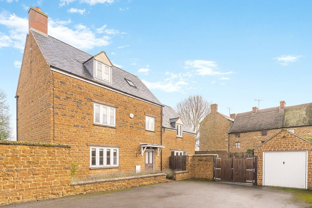 Sydenham Close Adderbury